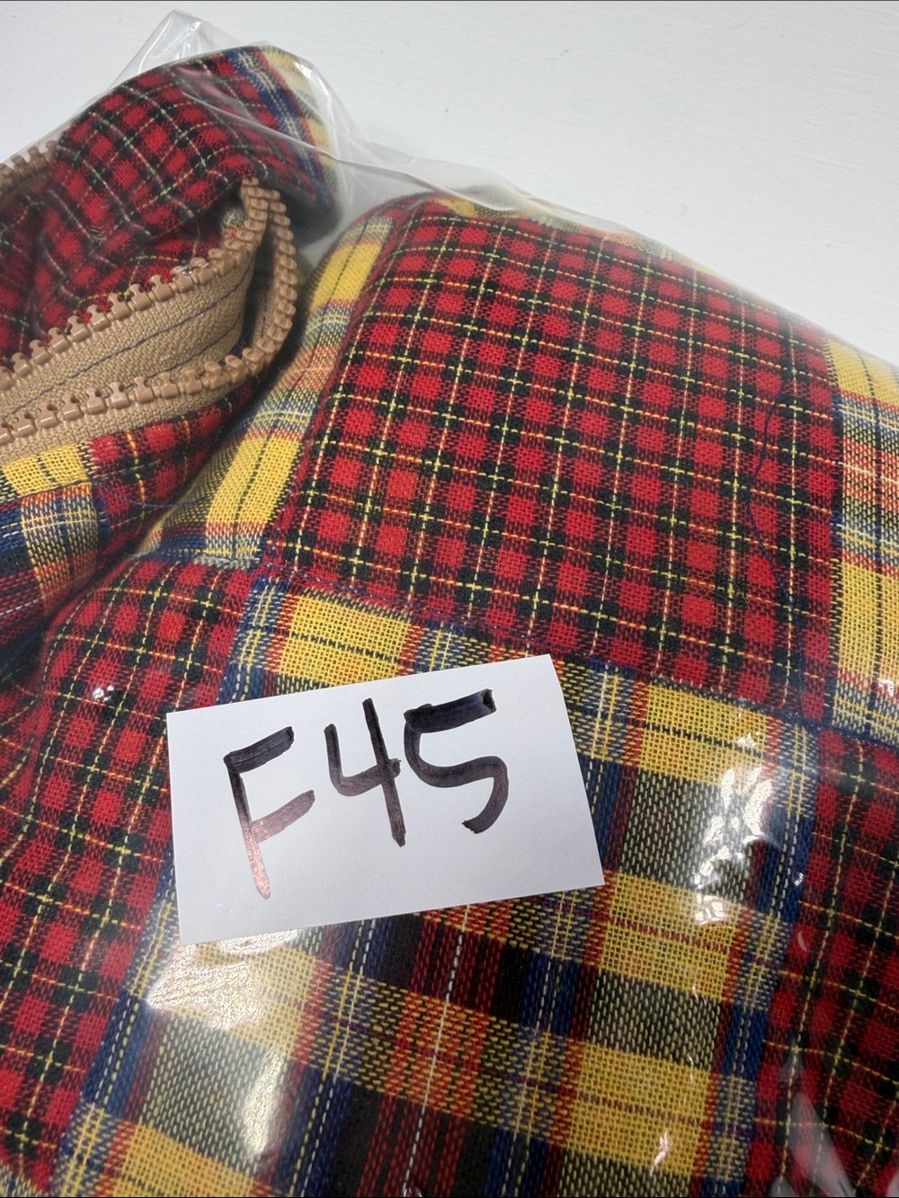 Handmade quilted duffel bag plaid outside with floral lined inside - Picture 8 of 8